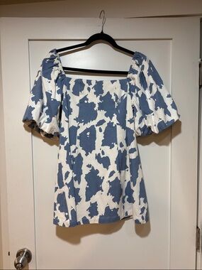 Square Neck Puff Sleeve Top in Cow Blue and White